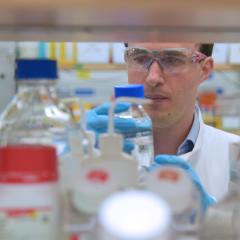 A close-up image of Dr Seth Cheetham, working in a lab at UQ.